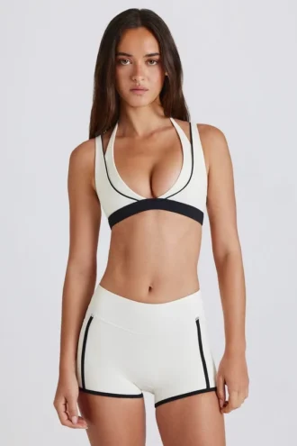Soft Active Contrast Mini-Shorts in Elfenbein Soft Active Contrast Mini-Shorts in Elfenbein