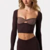 Soft Active Crop-Top mit gedrehtem Vorderteil in Espresso Soft Active Crop-Top mit gedrehtem Vorderteil in Espresso
