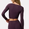 Soft Active Crop-Top mit gedrehter Vorderseite in Pflaume Soft Active Crop-Top mit gedrehter Vorderseite in Pflaume