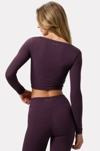 Soft Active Crop-Top mit gedrehter Vorderseite in Pflaume