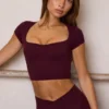Soft Active Crop-Top mit Herzausschnitt in Burgunderrot Soft Active Crop-Top mit Herzausschnitt in Burgunderrot