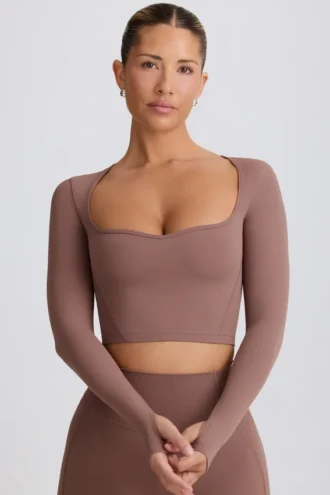 Soft Active Crop-Top mit Herzausschnitt in Mokka
