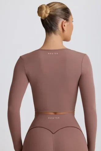 Soft Active Crop-Top mit Herzausschnitt in Mokka