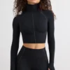 Soft Active Crop-Top mit Rollkragen in Schwarz Soft Active Crop-Top mit Rollkragen in Schwarz
