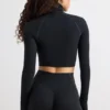 Soft Active Crop-Top mit Rollkragen in Schwarz Soft Active Crop-Top mit Rollkragen in Schwarz