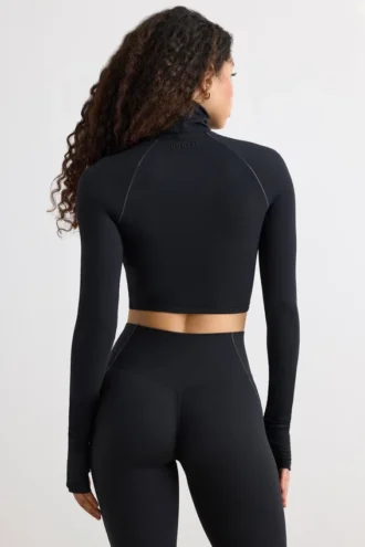Soft Active Crop-Top mit Rollkragen in Schwarz