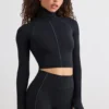 Soft Active Crop-Top mit Rollkragen in Schwarz Soft Active Crop-Top mit Rollkragen in Schwarz