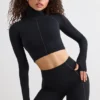 Soft Active Crop-Top mit Rollkragen in Schwarz Soft Active Crop-Top mit Rollkragen in Schwarz