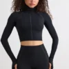 Soft Active Crop-Top mit Rollkragen in Schwarz Soft Active Crop-Top mit Rollkragen in Schwarz