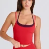 Soft Active Layered Cropped Tank Top in Erdbeerrot Soft Active Layered Cropped Tank Top in Erdbeerrot