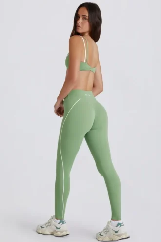 Soft Active Leggings mit gedrehter Vorderseite in Grün