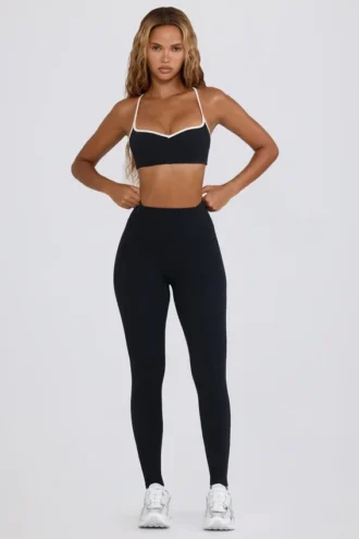 Soft Active Leggings mit mittlerer Leibhöhe in Schwarz