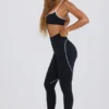Soft Active Leggings mit mittlerer Leibhöhe in Schwarz Soft Active Leggings mit mittlerer Leibhöhe in Schwarz