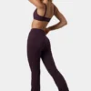 Soft Active Leggings mit Rüschen und ausgestelltem Bein in Plum Soft Active Leggings mit Rüschen und ausgestelltem Bein in Plum