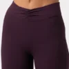 Soft Active Leggings mit Rüschen und ausgestelltem Bein in Plum Soft Active Leggings mit Rüschen und ausgestelltem Bein in Plum