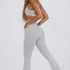 Soft Active Leggings mit V-förmigem Bund, Taschen und ausgestelltem Bein in Grau Soft Active Leggings mit V-förmigem Bund, Taschen und ausgestelltem Bein in Grau