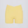 Soft Active Mini-Shorts mit Taschen und V-förmigem Bund in Lemon Soft Active Mini-Shorts mit Taschen und V-förmigem Bund in Lemon