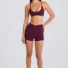 Soft Active Mini-Shorts mit V-förmigem Bund und Taschen in Burgunderrot Soft Active Mini-Shorts mit V-förmigem Bund und Taschen in Burgunderrot