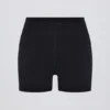 Soft Active Mini-Shorts mit V-förmigem Bund und Taschen in Schwarz Soft Active Mini-Shorts mit V-förmigem Bund und Taschen in Schwarz