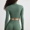 Soft Active Rollkragen-Crop-Top in Khaki