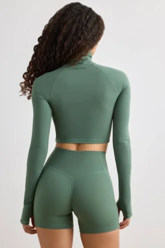 Soft Active Rollkragen-Crop-Top in Khaki