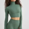 Soft Active Rollkragen-Crop-Top in Khaki
