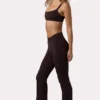 Soft Active Rüschen-Hose mit ausgestelltem Bein in Espresso Soft Active Rüschen-Hose mit ausgestelltem Bein in Espresso