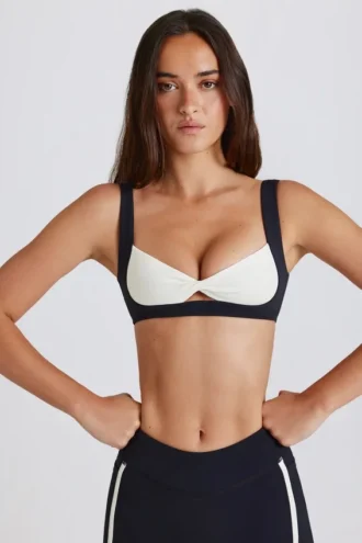 Soft Active Sport-BH mit gedrehtem Vorderteil in Schwarz