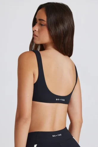 Soft Active Sport-BH mit gedrehtem Vorderteil in Schwarz