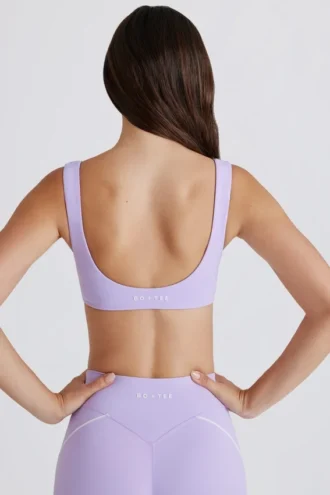 Soft Active Sport-BH mit gedrehter Vorderseite in Lila
