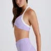 Soft Active Sport-BH mit gedrehter Vorderseite und Neckholder in Lila Soft Active Sport-BH mit gedrehter Vorderseite und Neckholder in Lila