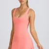 Soft Active Tennis-Kleid mit offenem Rücken in Koralle Soft Active Tennis-Kleid mit offenem Rücken in Koralle