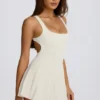Soft Active Tennis-Kleid mit Plissee und offenem Rücken in Ivory Soft Active Tennis-Kleid mit Plissee und offenem Rücken in Ivory