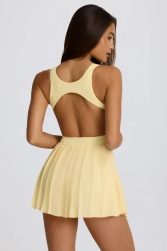 Soft Active Tennis-Kleid mit Plissee und offenem Rücken in Lemon