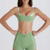 Soft Active Twist-Front-Minishorts in Grün