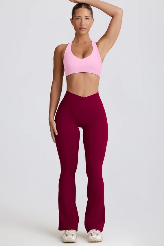 Soft Active V-Taillen-Leggings mit Taschen und ausgestelltem Bein in Burgunderrot Soft Active V-Taillen-Leggings mit Taschen und ausgestelltem Bein in Burgunderrot