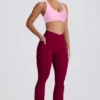 Soft Active V-Taillen-Leggings mit Taschen und ausgestelltem Bein in Burgunderrot Soft Active V-Taillen-Leggings mit Taschen und ausgestelltem Bein in Burgunderrot