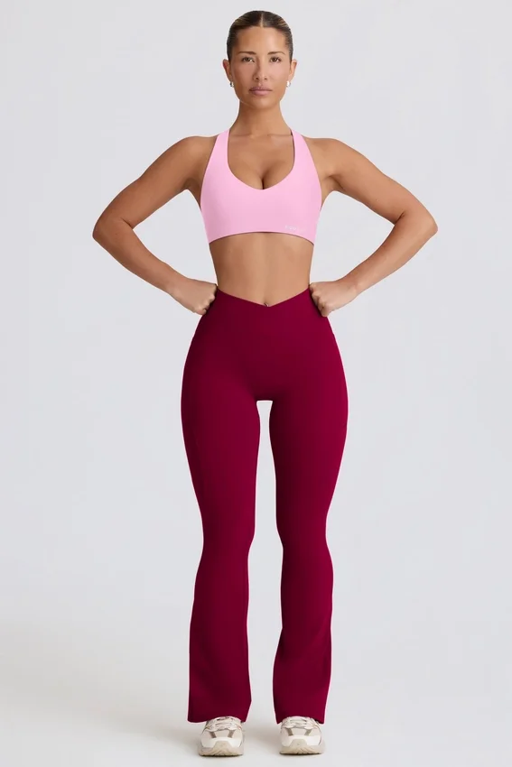 Soft Active V-Taillen-Leggings mit Taschen und ausgestelltem Bein in Burgunderrot Soft Active V-Taillen-Leggings mit Taschen und ausgestelltem Bein in Burgunderrot