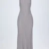 Solara rückenfreies Maxikleid mit Neckholder in Silber