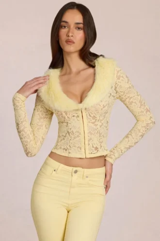 Solaya Cardigan aus Spitze mit Kunstfellbesatz in Zitronengelb