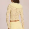 Solaya Cardigan aus Spitze mit Kunstfellbesatz in Zitronengelb Solaya Cardigan aus Spitze mit Kunstfellbesatz in Zitronengelb