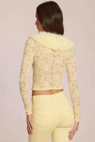 Solaya Cardigan aus Spitze mit Kunstfellbesatz in Zitronengelb