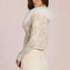 Solaya-Strickjacke mit Spitze und Kunstfellbesatz in Elfenbein Solaya-Strickjacke mit Spitze und Kunstfellbesatz in Elfenbein