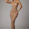 Soraya – Transparentes, verziertes Abendkleid mit hohem Ausschnitt in Mandel Soraya – Transparentes, verziertes Abendkleid mit hohem Ausschnitt in Mandel