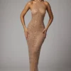 Soraya – Transparentes, verziertes Abendkleid mit hohem Ausschnitt in Mandel Soraya – Transparentes, verziertes Abendkleid mit hohem Ausschnitt in Mandel