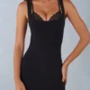 Sorelle Modal-Midaxi-Kleid mit Spitzenbesatz in Schwarz