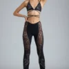 Stevie verzierte, mittelhoch geschnittene Schlaghose in Schwarz Stevie verzierte, mittelhoch geschnittene Schlaghose in Schwarz
