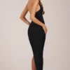 Storie Halterneck-Midaxi-Kleid mit geschlitztem Saum in Schwarz Storie Halterneck-Midaxi-Kleid mit geschlitztem Saum in Schwarz