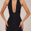 Storie Halterneck-Midaxi-Kleid mit geschlitztem Saum in Schwarz Storie Halterneck-Midaxi-Kleid mit geschlitztem Saum in Schwarz