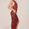 Storie Midaxi-Kleid mit Neckholder und geschlitztem Saum in rosa Leopardenmuster Storie Midaxi-Kleid mit Neckholder und geschlitztem Saum in rosa Leopardenmuster
